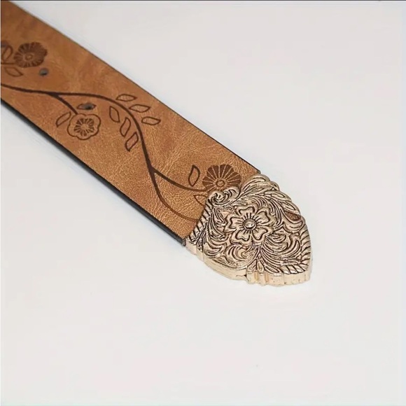 Vintage Embossed Floral Buckle Belt - Picture 9 of 12